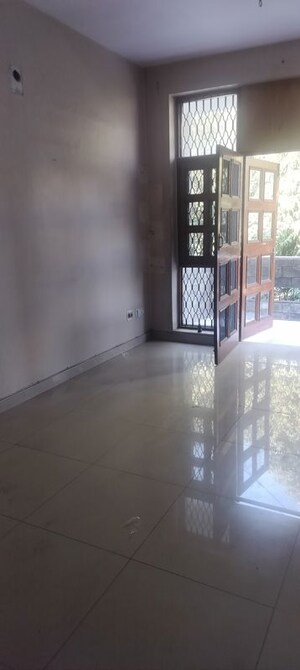Room in 2.5 BHK Builder Floor at Janakpuri – for Rent
