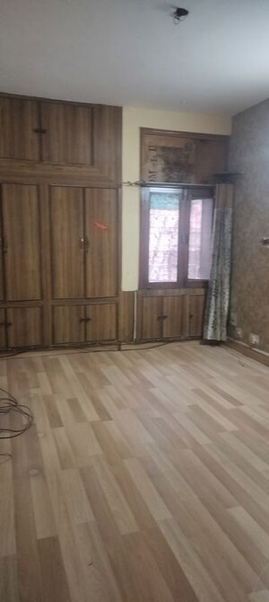 Room in 2.5 BHK Builder Floor at Janakpuri – for Rent