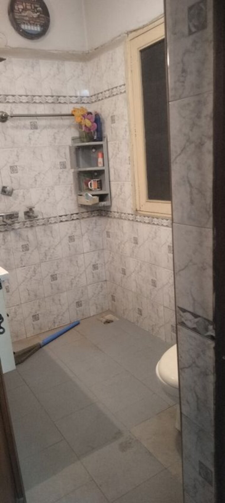 Bathroom, janakpuri 2.5 Bedroom 1700 Sq.Ft. Builder Floor In Janakpuri Delhi 10178582