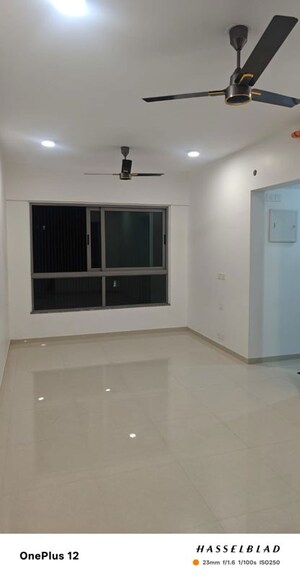 Room in 2 BHK Apartment at Kalpataru Immensa, Kolshet Road – for Rent