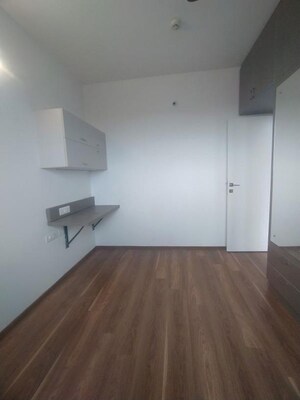 Room in 2 BHK Apartment at DSR Highland Greenz, Doddakannelli – for Rent