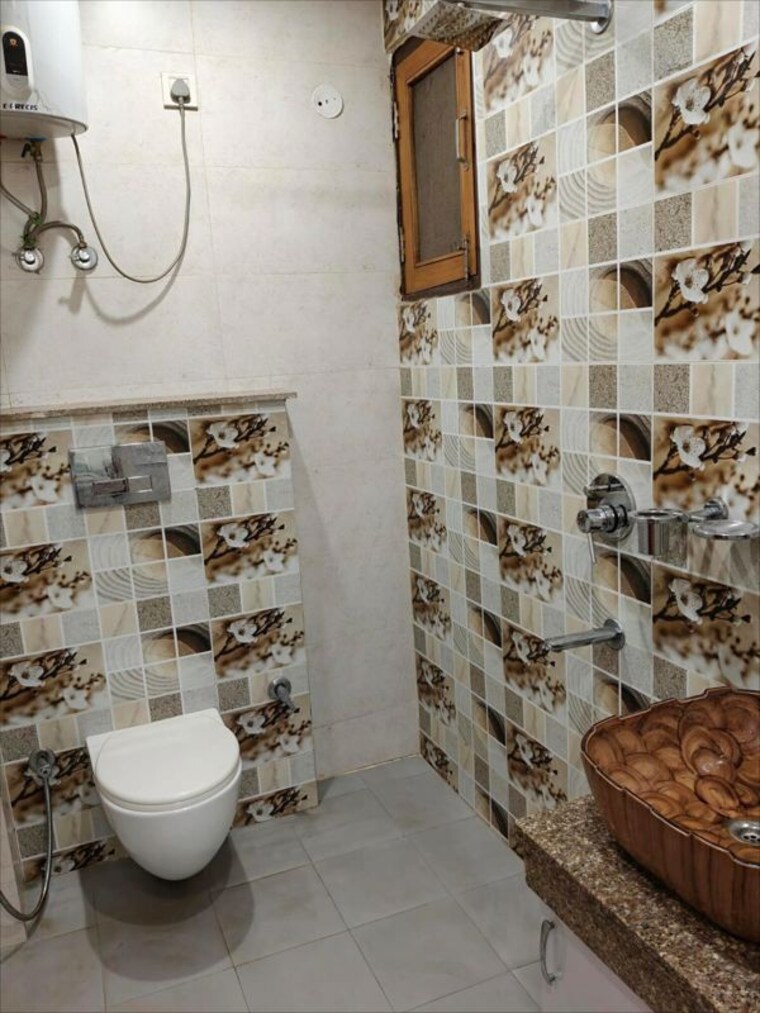 Bathroom, sector 38 3 Bedroom 1800 Sq.Ft. Builder Floor In Sector 38 Gurgaon 10178837