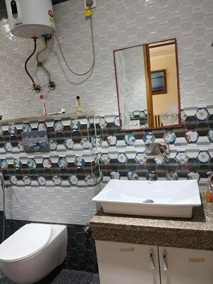 Master Bedroom in 3 BHK Builder Floor at Sector 38 – for Rent