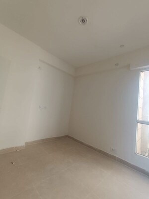 Room in 2 BHK Apartment at Signature Global Prime, Sector 63a – for Sale