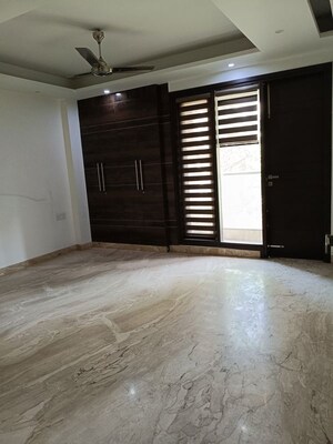 Room in 6+ BHK Independent House at New Friends Colony – for Rent