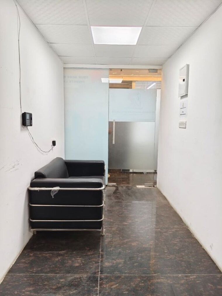 undefined, sector 63 Commercial Office Space 2200 Sq.Ft. In Sector 63 Noida 10178445