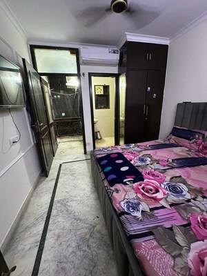 Parking in 2 BHK Builder Floor at Malviya Nagar – for Rent