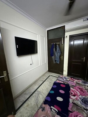 Parking in 2 BHK Builder Floor at Malviya Nagar – for Rent