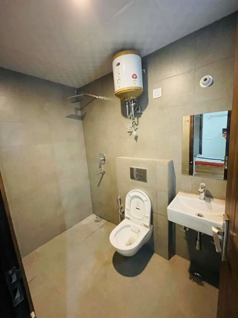 Bathroom, sector 5 1 Bedroom 712 Sq.Ft. Independent House In Sector 5 Gurgaon 10179095