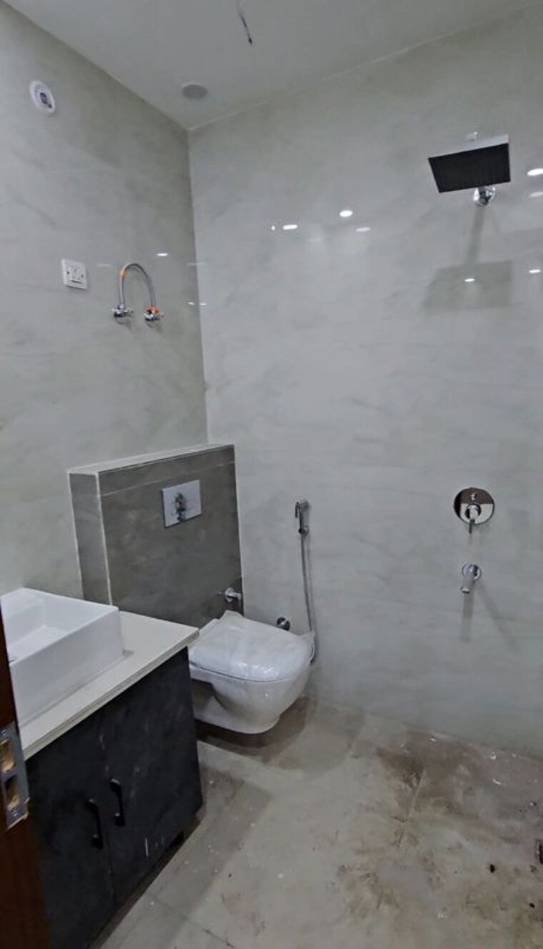 Bathroom, sector 107 3 Bedroom 1385 Sq.Ft. Builder Floor In Sector 107 Noida 10179262