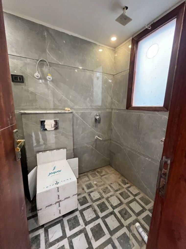 Bathroom, chattarpur 3 Bedroom 140 Sq.Yd. Builder Floor In Chattarpur Delhi 10179334
