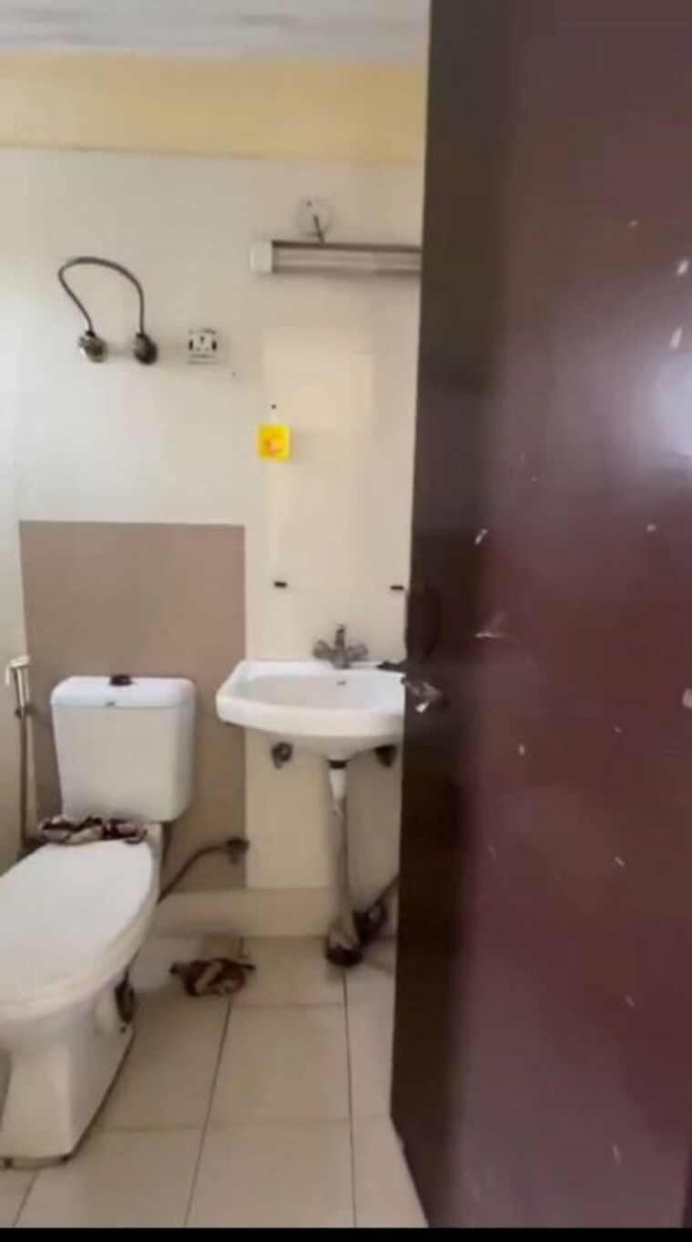 Bathroom, sg-impressions-58 2 Bedroom 1010 Sq.Ft. Apartment In Raj Nagar Extension Ghaziabad 10179377