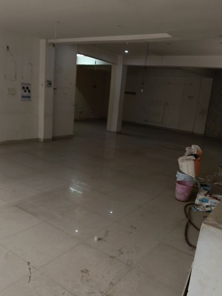  Parking, gomti nagar Commercial Office Space 2000 Sq.Ft. In Gomti Nagar Lucknow 10179384