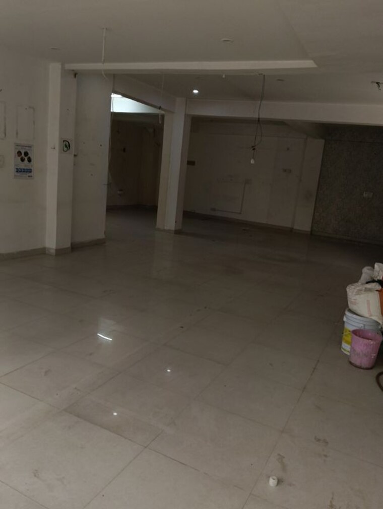  Parking, gomti nagar Commercial Office Space 2000 Sq.Ft. In Gomti Nagar Lucknow 10179384
