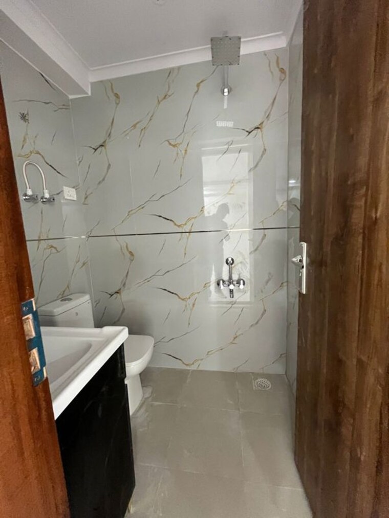 Bathroom, chattarpur 3 Bedroom 140 Sq.Yd. Builder Floor In Chattarpur Delhi 10179649