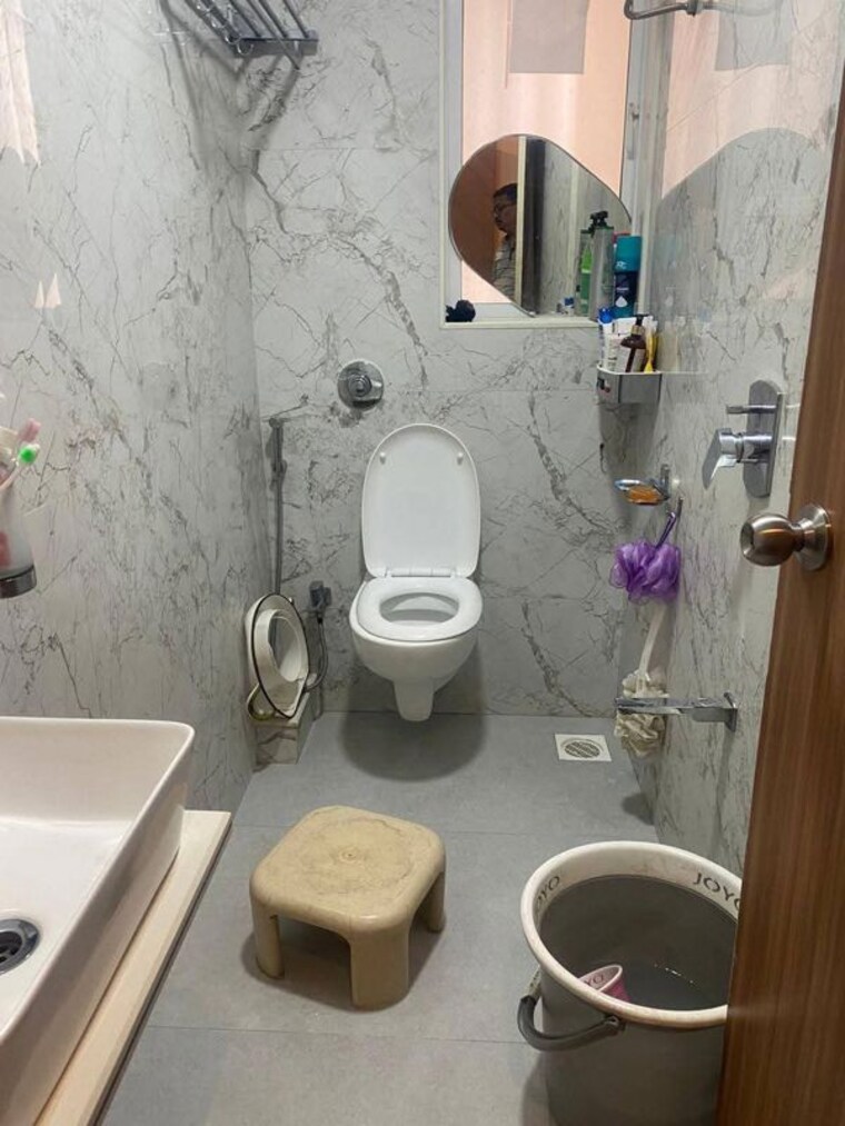 Bathroom, versova 2 Bedroom 800 Sq.Ft. Apartment In Versova Mumbai 10179383