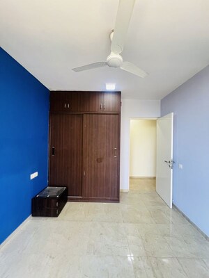 Room in 2.5 BHK Apartment at Hiranandani Cardinal, Ghodbunder Road – for Rent