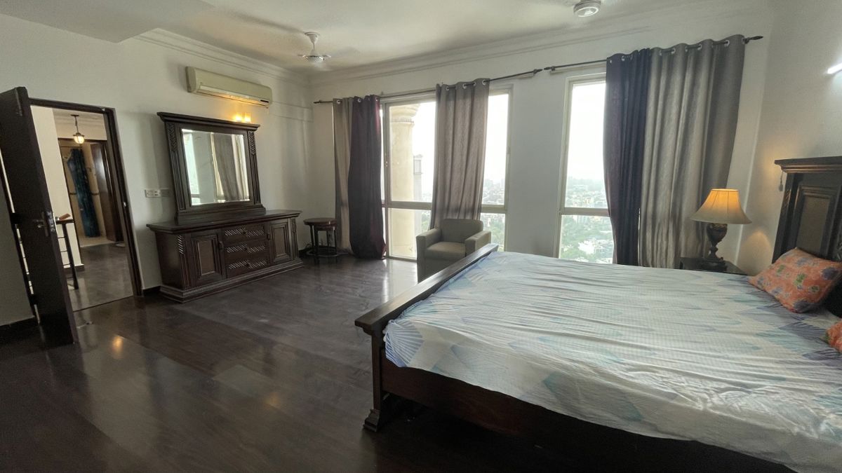 5 BHK 3240 Sq.Ft. Penthouse in DLF Regency Park II