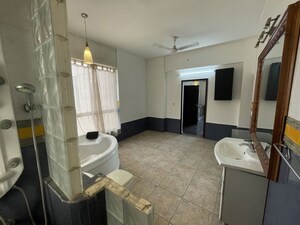 Living Room in 5 BHK Penthouse at DLF Regency Park II, Sector 27 – for Sale