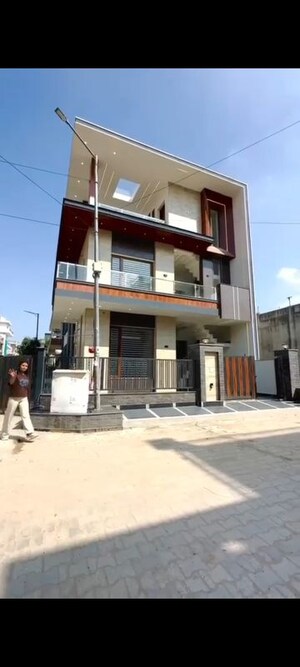 4 BHK Independent House For Sale in Sunny Enclave