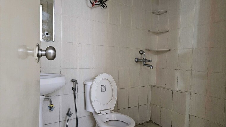 Bathroom, puri-pratham 2 Bedroom 1100 Sq.Ft. Apartment In Sector 84 Faridabad 10178077