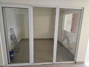 Bathroom in 3.5 BHK Apartment at Emaar Emerald Floors Premier, Sector 65 – for Rent