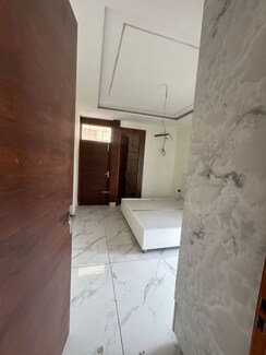 4 BHK + Servant Room Builder Floor For Rent in Emaar MGF Emerald Hills