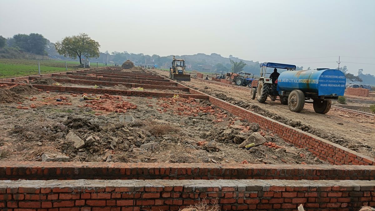 Plot For Sale in Chunar