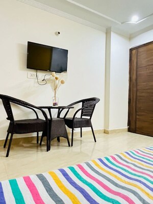 Master Bedroom in 1 RK Builder Floor at Minarch Tower, Sector 44 – for Rent