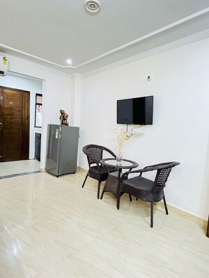 Master Bedroom in 1 RK Builder Floor at Minarch Tower, Sector 44 – for Rent