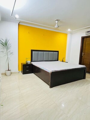 Living Room in 1 RK Builder Floor at Minarch Tower, Sector 44 – for Rent
