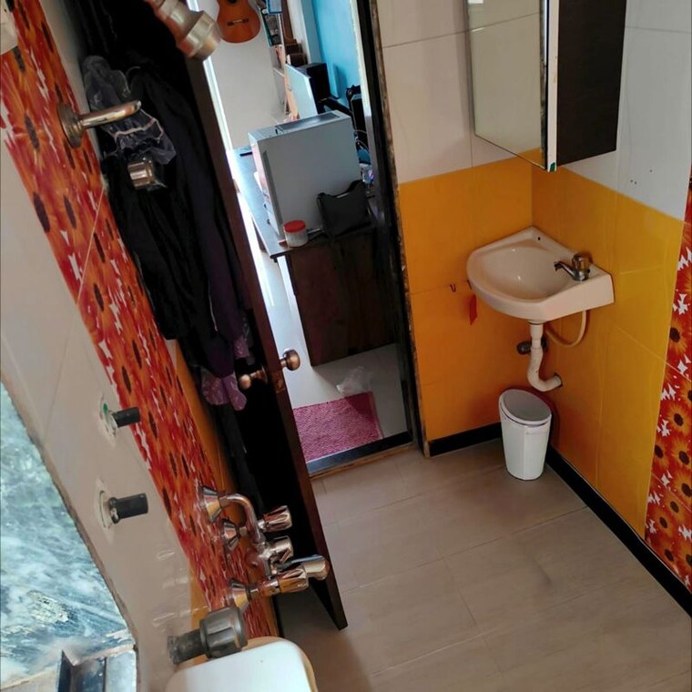 Attached Bathroom, shree-complex-borivali 2 Bedroom 700 Sq.Ft. Apartment In Borivali West Mumbai 10130586