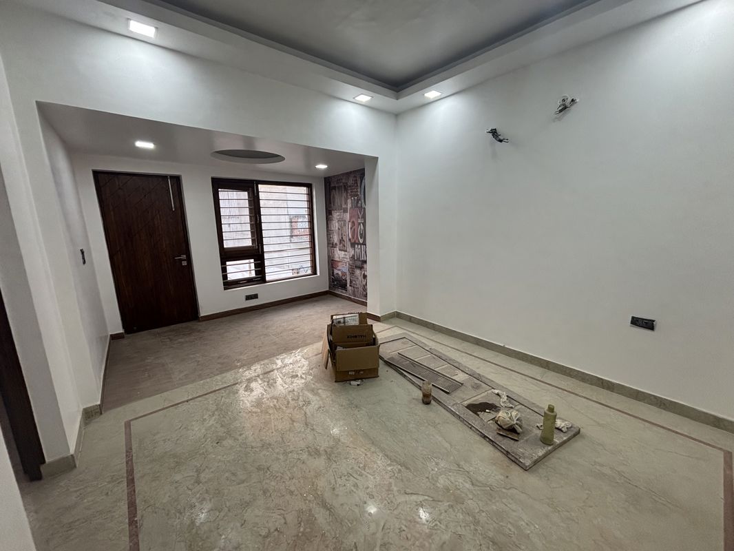 2 BHK + Pooja Room,Servant Room,Study Room,Extra Room,Basement,Store Room Builder Floor For Rent in Sector 37