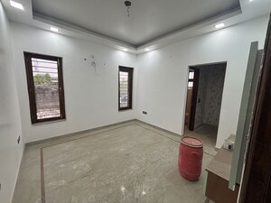 Room in 2 BHK Builder Floor at Sector 37 – for Rent