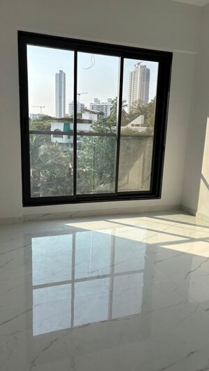 Room in 2 BHK Apartment at H Rishabraj Serenity Decks, Goregaon East – for Rent