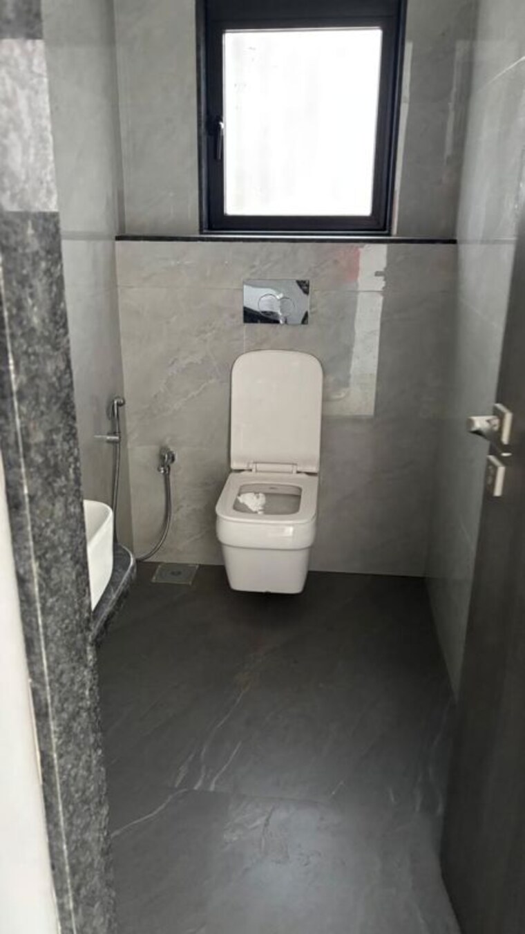 Bathroom, h-rishabraj-serenity-decks 2 Bedroom 1000 Sq.Ft. Apartment In Goregaon East Mumbai 10180563