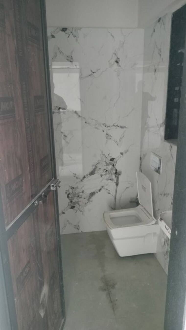 Bathroom, dadar west 1.5 Bedroom 530 Sq.Ft. Apartment In Dadar West Mumbai 10180583