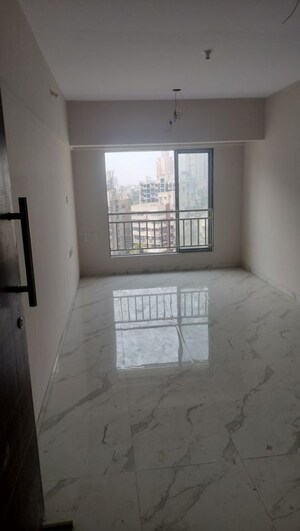 Hall in 1.5 BHK Apartment at Dadar West – for Rent