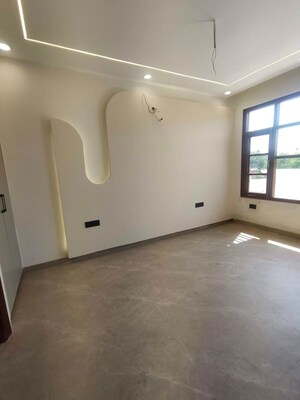 Room in 3 BHK Builder Floor at Sector 115 – for Sale