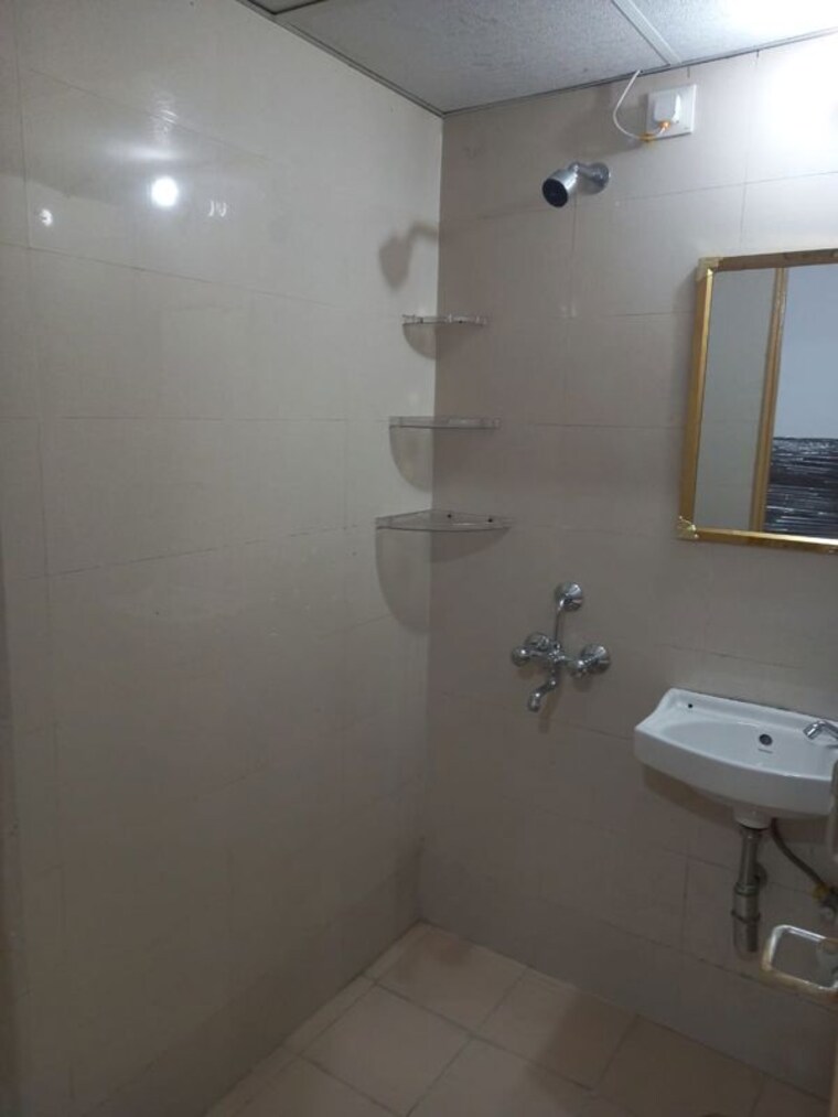 Bathroom, sector 111 1.5 Bedroom 955 Sq.Ft. Builder Floor In Sector 111 Gurgaon 10180686