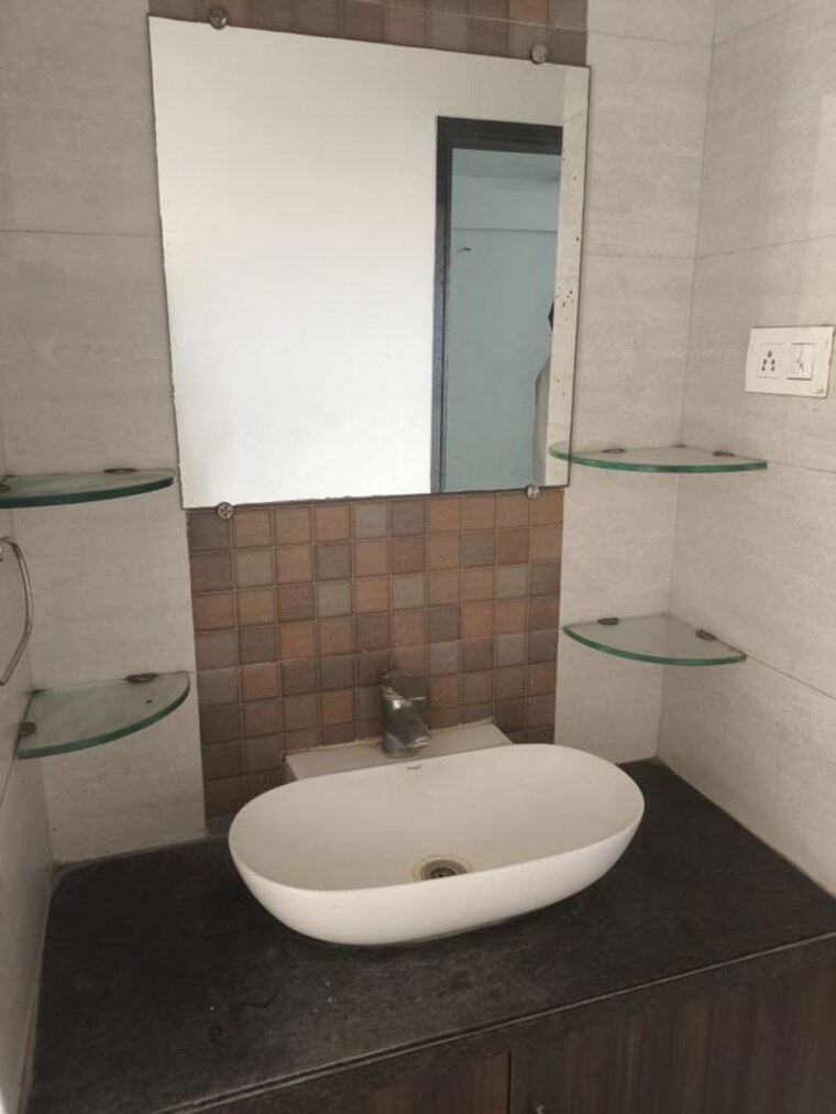 Bathroom, jahangirabad 2 Bedroom 1219 Sq.Ft. Apartment In Jahangirabad Surat 10180761