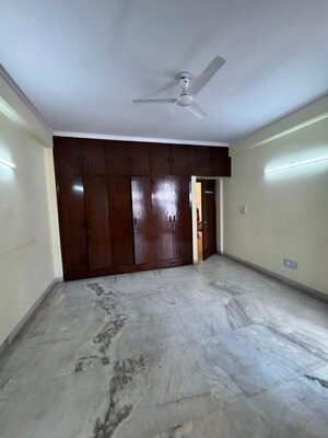 Room in 3 BHK Builder Floor at Hauz Khas – for Sale