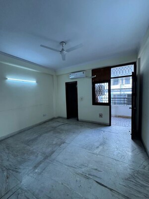 Room in 3 BHK Builder Floor at Hauz Khas – for Sale