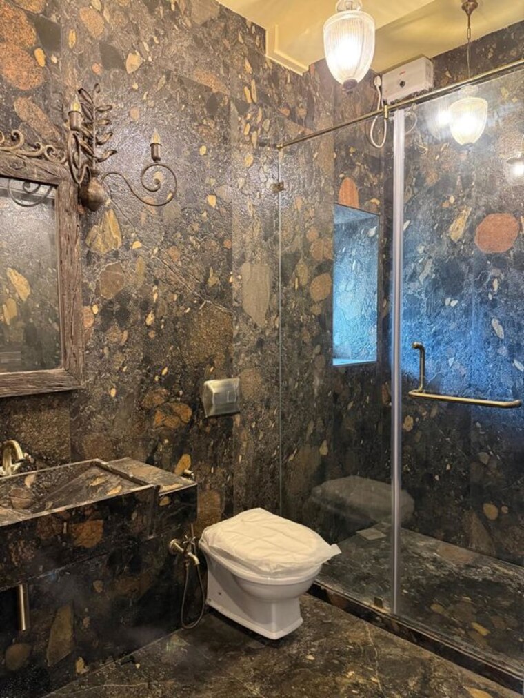 Bathroom, connaught-mansion 3 Bedroom 2300 Sq.Ft. Apartment In Colaba Mumbai 10180844
