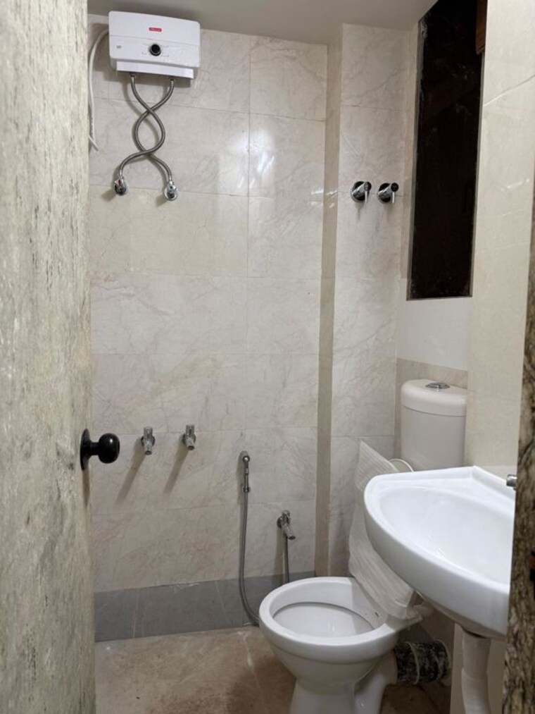 Bathroom, connaught-mansion 3 Bedroom 2300 Sq.Ft. Apartment In Colaba Mumbai 10180844