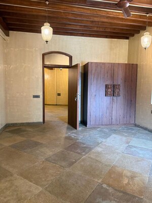 Room in 3 BHK Apartment at Connaught Mansion, Colaba – for Rent