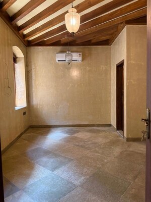 Room in 3 BHK Apartment at Connaught Mansion, Colaba – for Rent