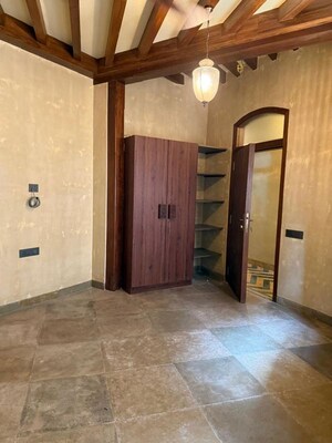 Room in 3 BHK Apartment at Connaught Mansion, Colaba – for Rent