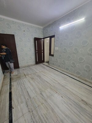 Room in 1.5 BHK Builder Floor at Subhash Nagar – for Rent