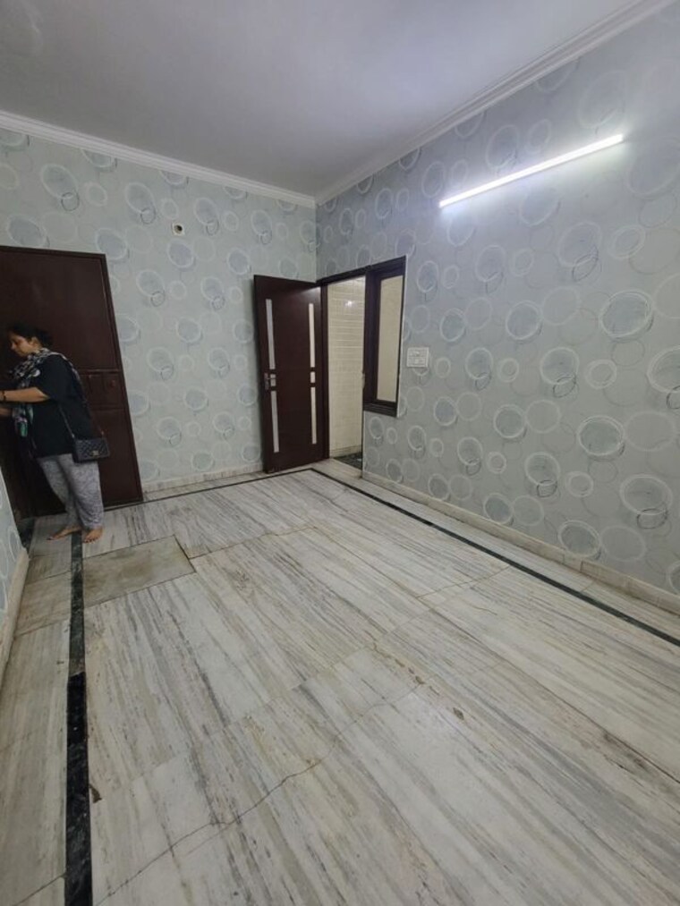 Room, subhash nagar 1.5 Bedroom 100 Sq.Yd. Builder Floor In Subhash Nagar Delhi 10181100